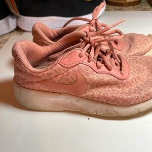 Nike Girls Sneakers. size 1.5